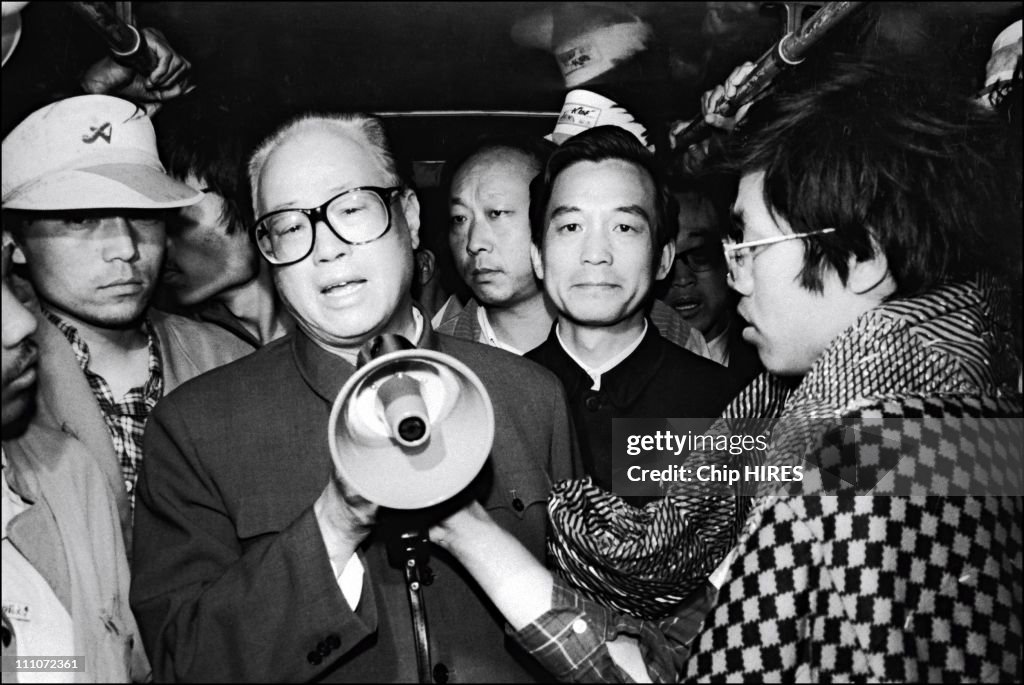 Zhao Ziyang With Students In Beijing, Chine On May 19, 1989