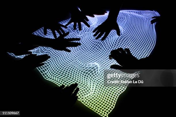 kinetic table, hands on virtual grid - technofobie stockfoto's en -beelden