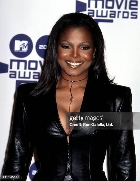 Singer Janet Jackson attends the Ninth Annual MTV Movie Awards on June 3, 2000 at Sony Pictures Studios in Culver City, California.