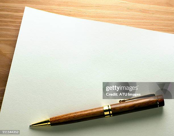 pen on blank paper - stylo photos et images de collection