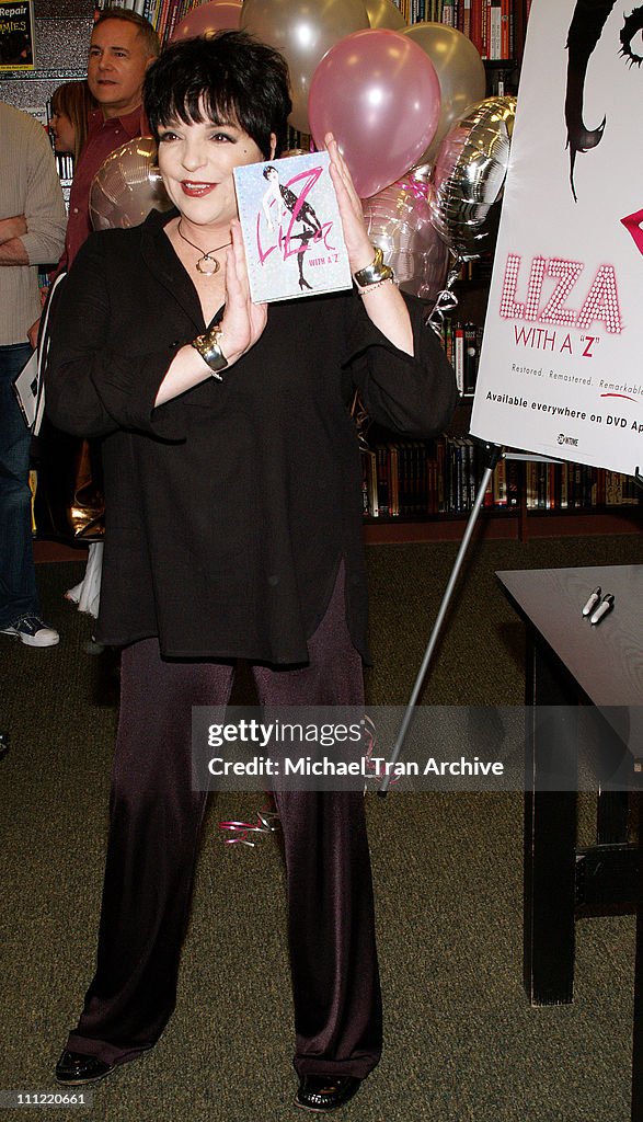 Liza Minnelli Signs Her DVD "Liza with a Z" at Barnes and Noble in Los Angeles - May 6, 2006