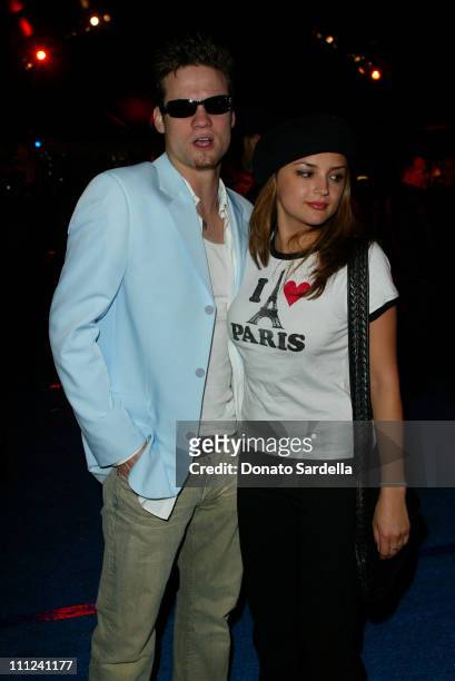 Shane West and Rachael Leigh Cook during Glamour's Annual Don't Party - Inside at Shakey's Pizza in Los Angeles, California, United States.