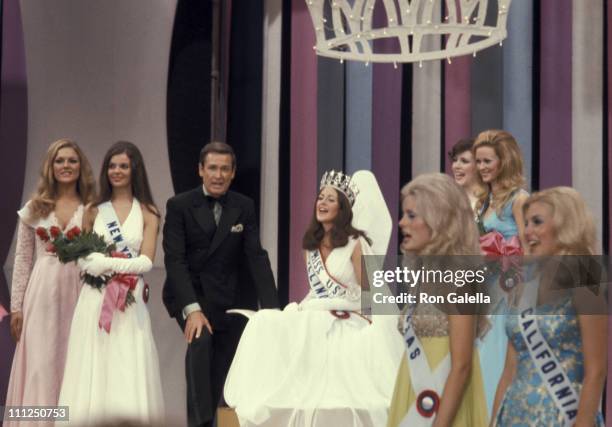Bob Barker, the winner of The Miss USA Pageant Amanda Jones , and Miss USA contestants