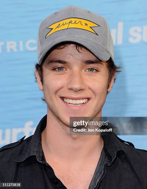 Actor Jeremy Sumpter arrives at the Los Angeles Premiere "Soul Surfer" at ArcLight Cinemas on March 30, 2011 in Hollywood, California.