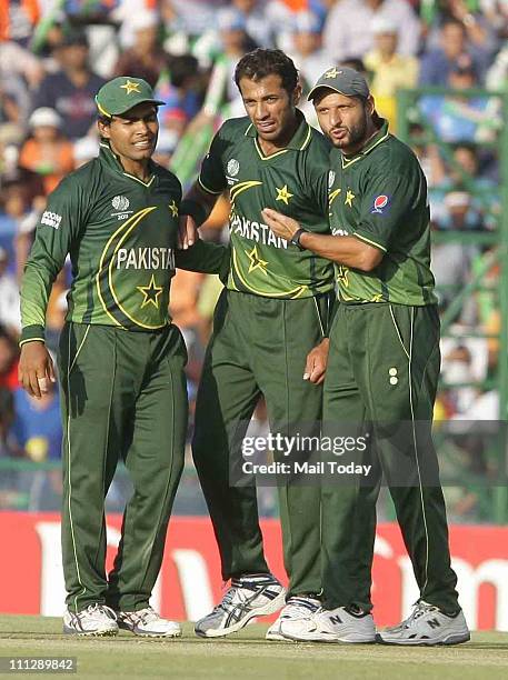 Shahid Riaz R 30 Riaz Shahid Stock Photos, High-Res Pictures, and Images - Getty Images