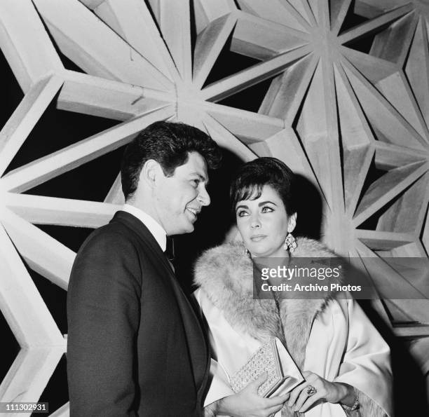 Actress Elizabeth Taylor and her husband, singer Eddie Fisher attend the Hollywood premiere of the film 'Suddenly Last Summer', Los Angeles, 22nd...