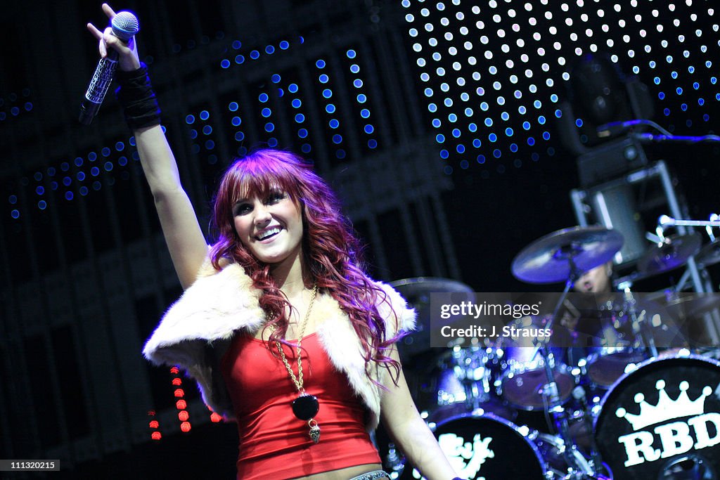 102.7 KIIS FM "Jingle Ball" 2006