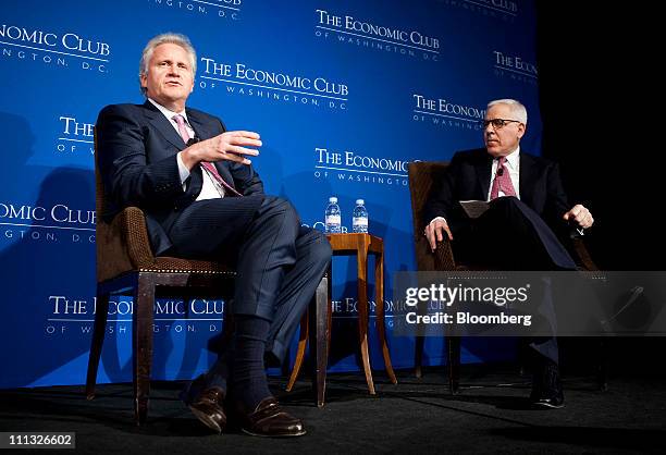 Jeffrey Immelt, chief executive officer of General Electric Co., left, speaks with David Rubenstein, co-founder and joint managing director of the...