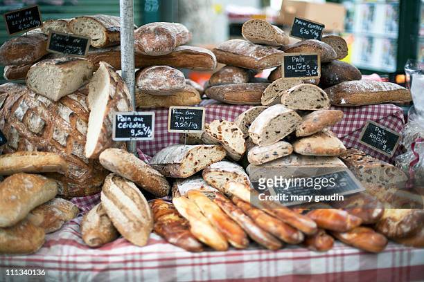 market bread - cultura francesa fotografías e imágenes de stock