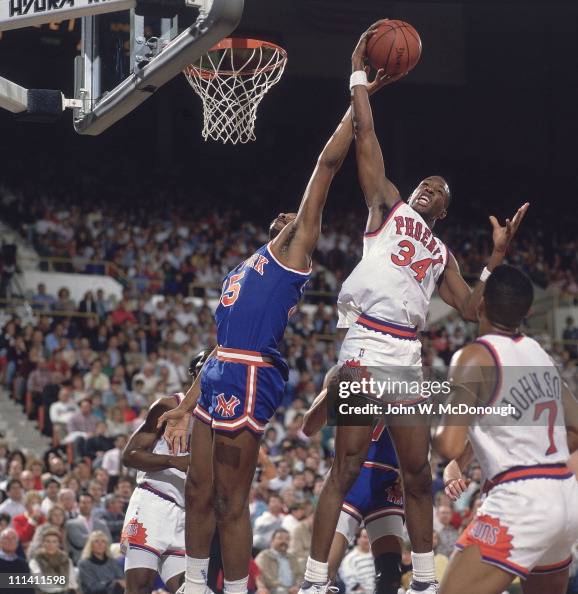 Phoenix Suns Tim Perry in action, rebounding vs New York Knicks Eddie ...