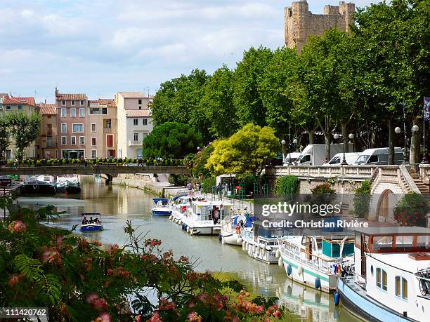 canal de la robine à narbonne - aude stock pictures, royalty-free photos & images