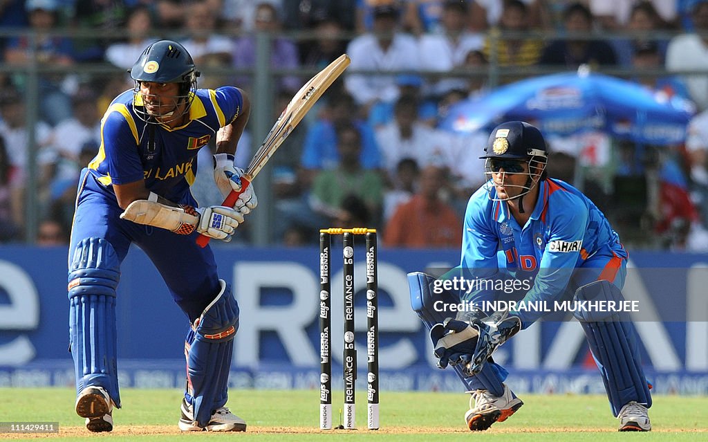 Sri Lankan captain Kumar Sangakkara (L)