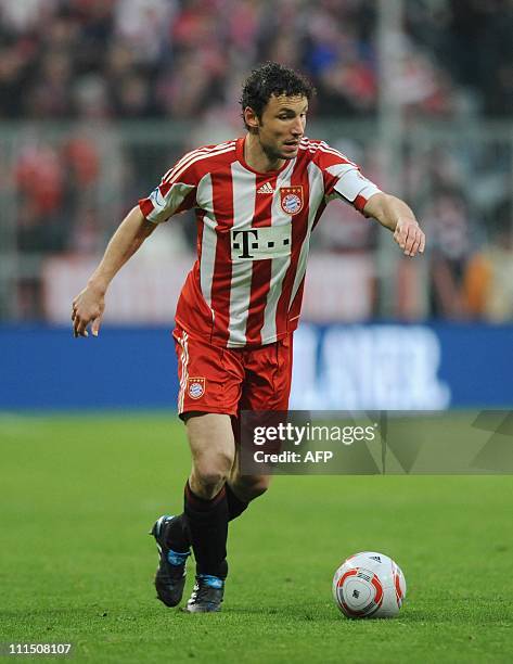 Bayern Munich's Dutch midfielder Mark van Bommel plays the ball during the German first division Bundesliga football match FC Bayern Munich vs 1. FC...