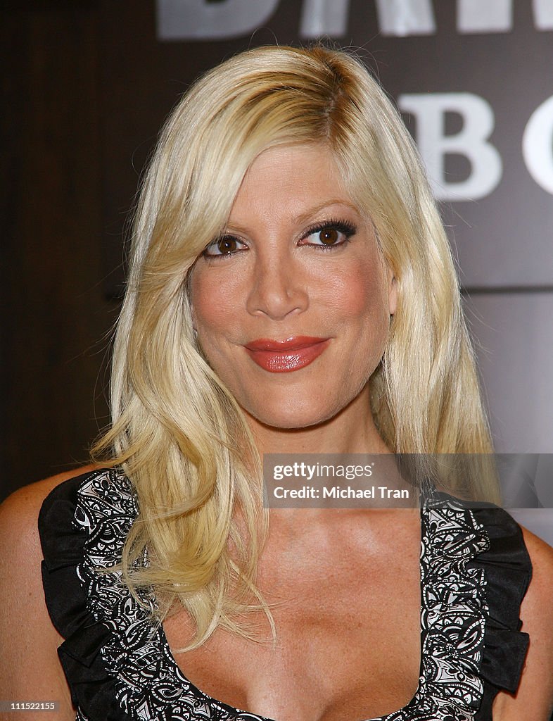 Tori Spelling Sign Copies of Her New Book "Mommywood" - Los Angeles