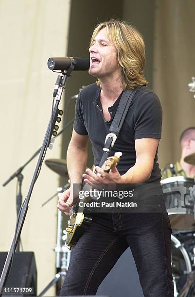 Keith Urban on 6/30/02 in Chicago, Il.