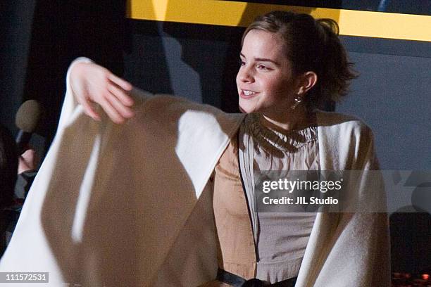 Emma Watson during "Harry Potter and the Goblet of Fire" Tokyo Premiere - Arrivals in Tokyo, Japan.