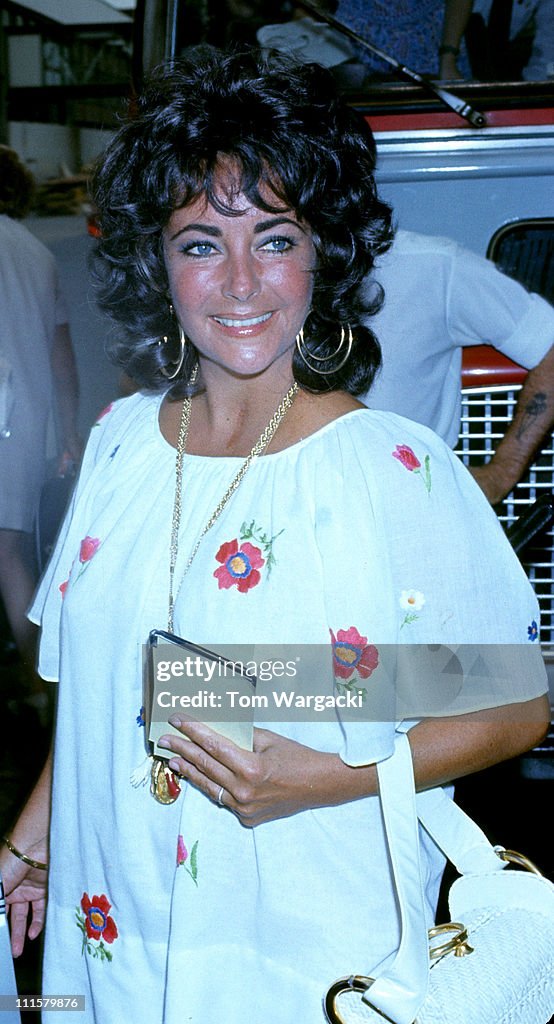 Elizabeth Taylor Sighting at Heathrow Airport - 1971