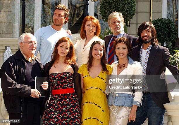 Caspar Zafer, Jane Asher, Giancarlo Giannini, Rafael Amargo Bottow Row: Vicente Aranda, director, Esther Nubiola, Ingrid Rubio and Victoria Abril