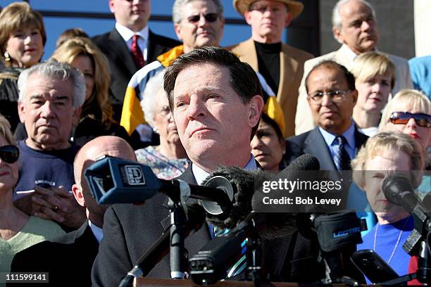 Representative Tom DeLay announces that he is permanently stepping down as House majority leader on January 7 at Town Hall Center in Sugarland,...