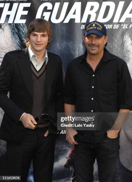 364 Ashton Kutcher Kevin Costner Photos & High Res Pictures - Getty Images