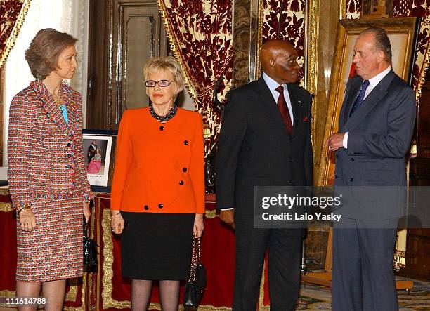 Queen Sofia, Senegalese President Abdoulaye Wade with wife Viviane and King Juan Carlos