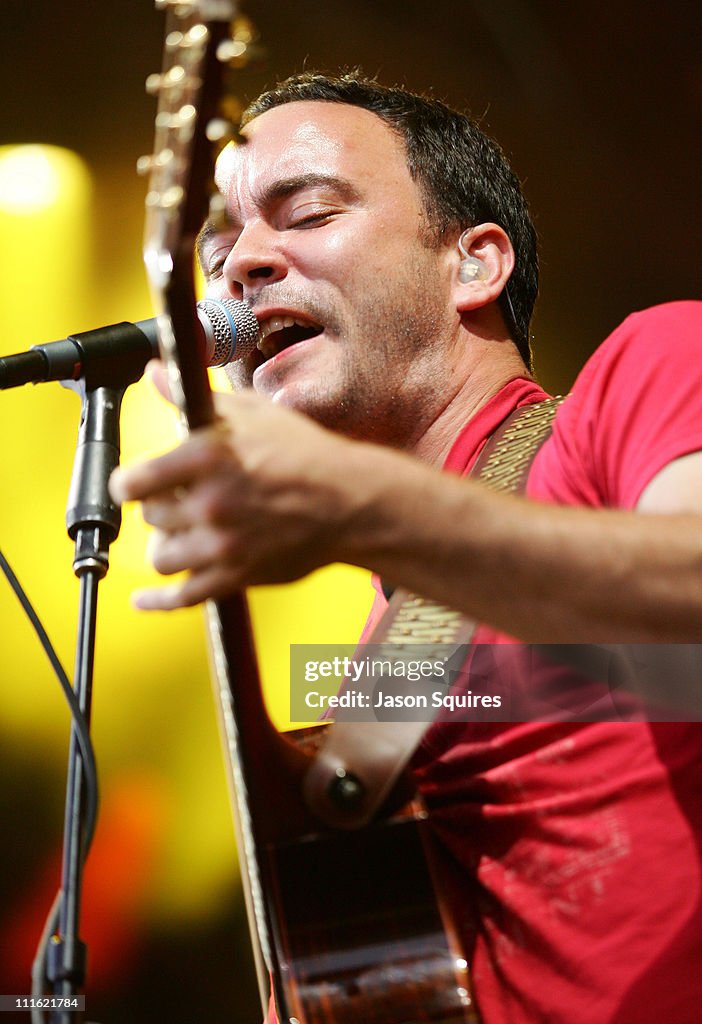 Dave Matthews Band in Concert at the Verizon Wireless Amphitheater in Kansas City - May 31, 2006