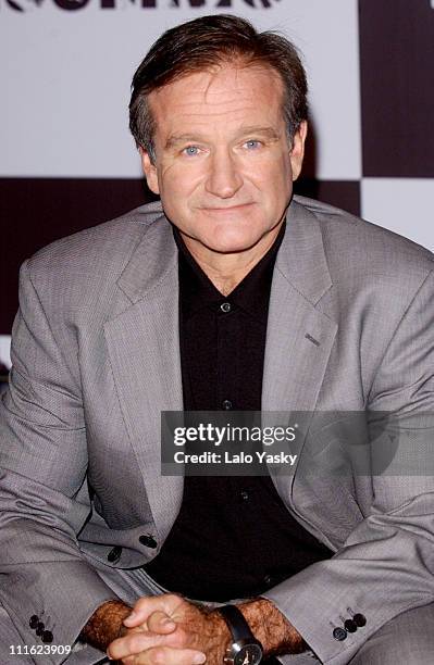 Robin Williams during Robin Williams in Photocall for Spanish Premiere of "Insomnia" at Hotel Palace in Madrid, Spain.