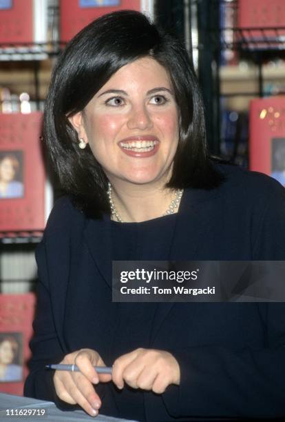 Monica Lewinsky 1990s Photos and Premium High Res Pictures - Getty Images