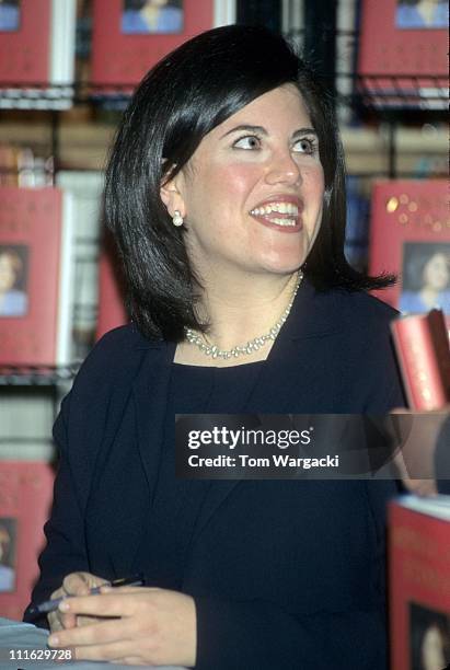 Monica Lewinsky 1990s Photos and Premium High Res Pictures - Getty Images
