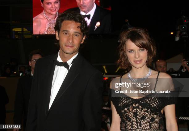 Rodrigo Santoro & Maria luisa Mendonca during 2003 Cannes Film Festival - "Carandiru" Premiere at Palais des Festivals in Cannes, France.