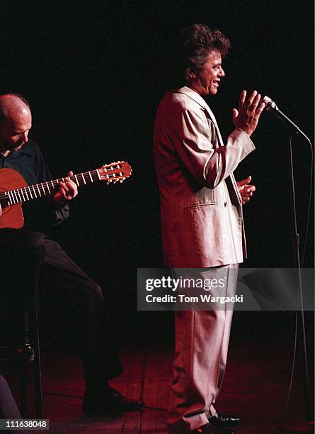 Tony Mathis Singer 35 photos et images haute résolution de Johnny Mathis At Royal Albert ...