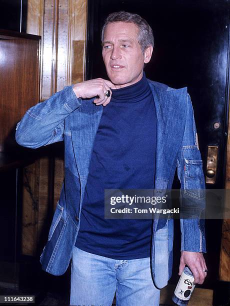 Paul Newman and Joanne Woodward during Paul Newman and Joanne Woodward Sighting in Manhattan at New York in New York, United States.