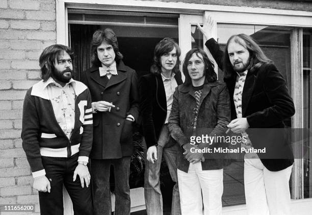 The Kinks, group portrait, London L-R John Dalton;Ray Davies;Dave Davies;Mick Avory;John Gosling.
