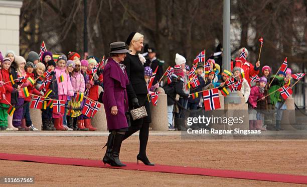Queen Sonja of Norway and Princess Mette-Marit of Norway attend the official welcoming ceremony for Lithuania's president Dalia Grybauskaite at the...