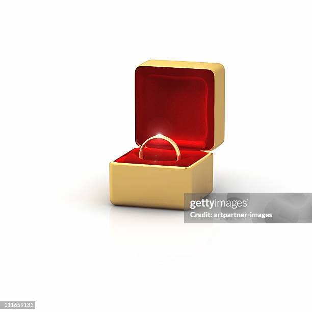 golden ring in a box with a diamond - anillo de compromiso fotografías e imágenes de stock