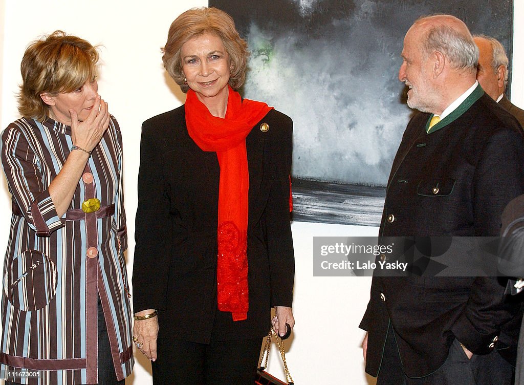 Queen Sofia of Spain visits ARCO 2004