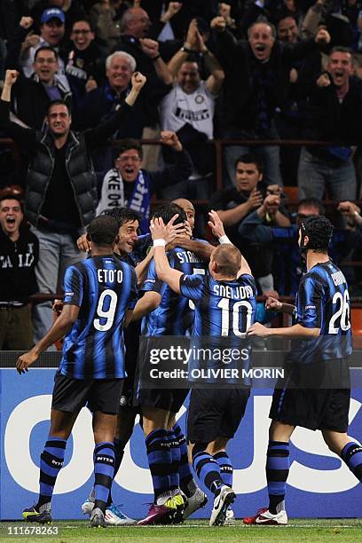 Inter Milan's Serbian midfielder Dejan Stankovic celebrates with team mates after scoring against Schalke during their UEFA Champions League quarter...