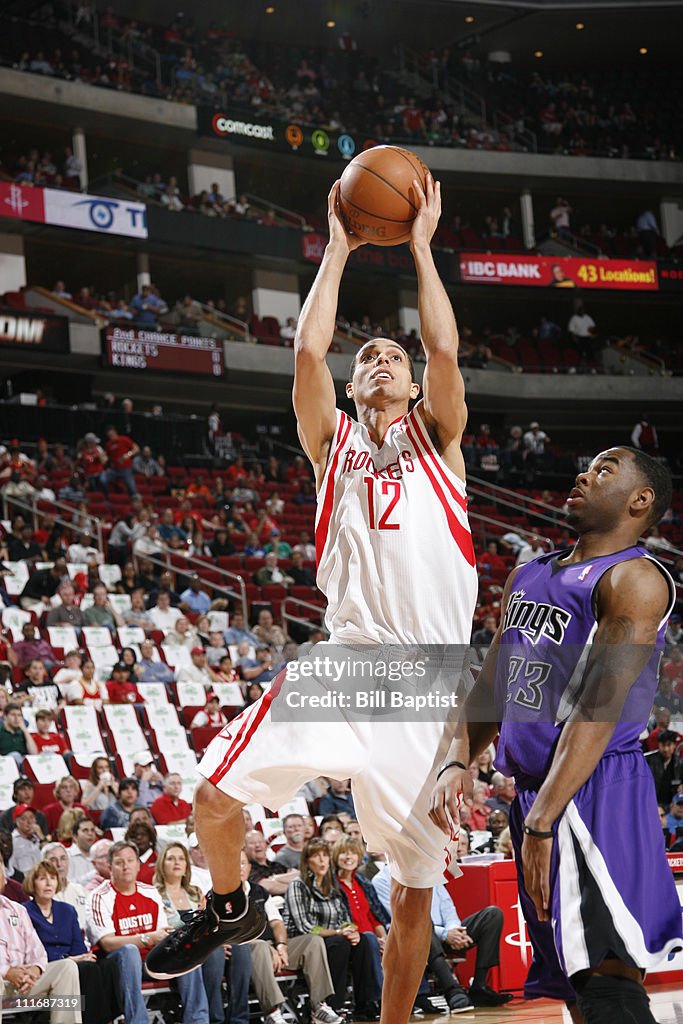 Houston Rockets Marcus Kevin Martin of the Houston Rockets shoots the ball over Marcus... News ...
