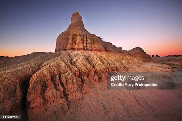 mungo national park, australian outback - rock formation stock pictures, royalty-free photos & images