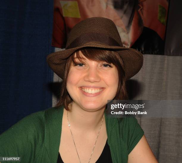Actress Nicki Clyne attends Wizard World Philadelphia at the Pennsylvania Convention Center June 19, 2009 in Philadelphia, Pennsylvania.