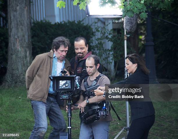 Stephen Rea, Ice-T and Mariska Hargitay on the set of "Law & Order: SVU" on August 4, 2009 in Bayonne, New Jersey.