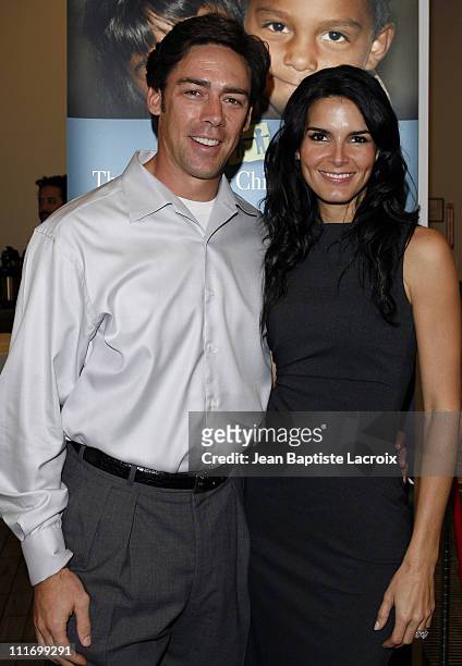 Jason Sehorn and Angie Harmon host Pre-Thanksgiving dinner at the Kitchen Academy on November 17, 2007 in Hollywood, California.