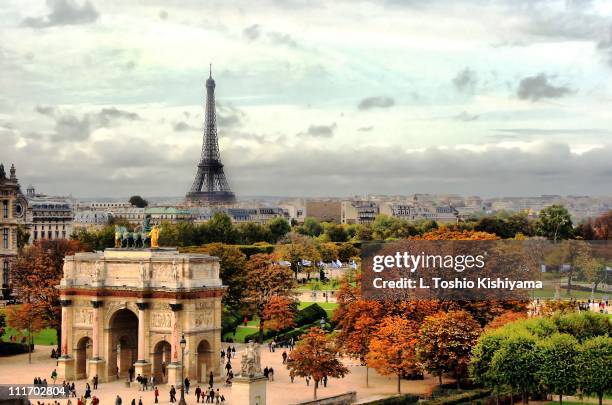 autumn in paris - musee du louvre 個照片及圖片檔