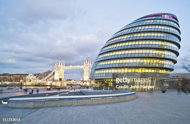 city hall, dusk, london - town hall government building fotografías e imágenes de stock