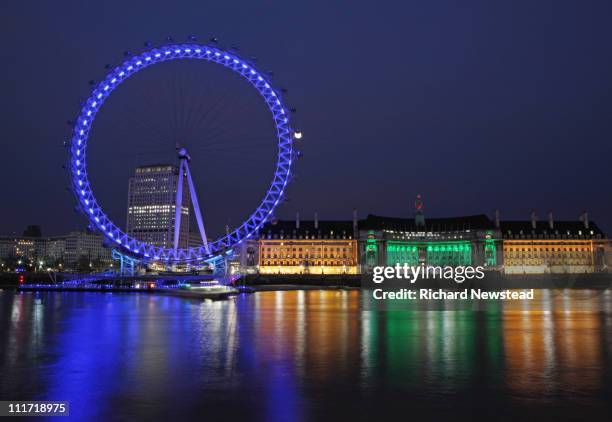 the millennium wheel at night - millennium wheel stock pictures, royalty-free photos & images