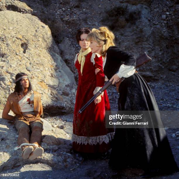 Anne Baxter during the filming of the movie 'Las siete magnificas', directed by Gianfranco Parolini Almeria, Spain.