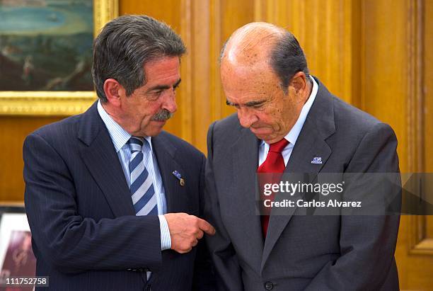 Cantabria Regional President Miguel Angel Revilla , and President of Spanish "Banco Santander" bank Emilio Botin, members of "Colegios del Mundo...