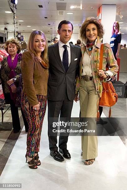 Amaia Montero and Nati Abascal attend Moda Tendencias photocall at El Corte Ingles store Castellana street on April 7, 2011 in Madrid, Spain.