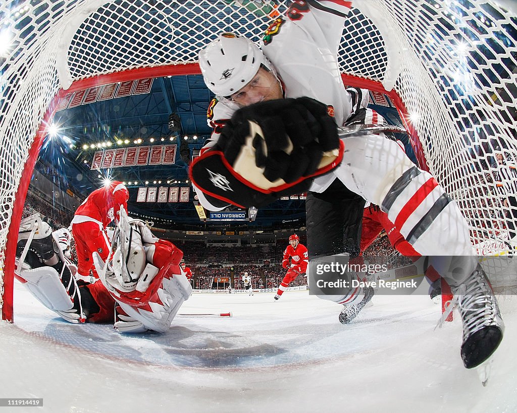 Chicago Blackhawks v Detroit Red Wings