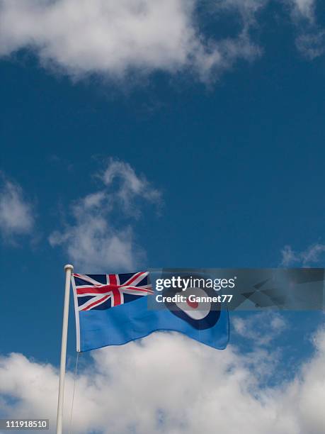 ensign de la royal air force - royal air force photos et images de collection